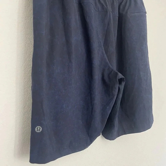Lululemon T.H.E. Short Mens Size Large Linerless Gravel Dust True Navy - Picture 3 of 7